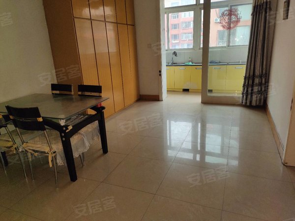 包头青山科学路都市花园(东区)都市花园3楼紧邻师院，供电，一机一中附近家电家具齐全出租房源真实图片