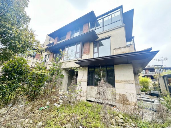 中航樾公馆别墅小区绿化高小区新商品住宅电梯房