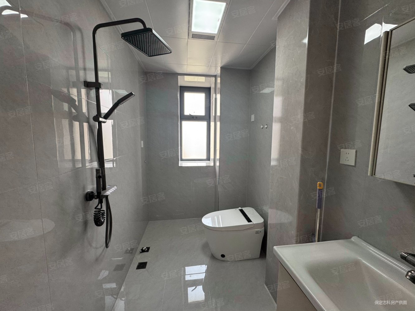 维多利亚夏郡3室2厅2卫137.1㎡南北105.8万