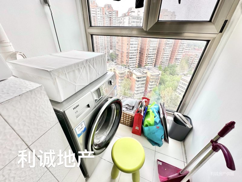 太阳宫地铁站,万方高层品质一居,方便看房价格能商量,万方景轩二手房