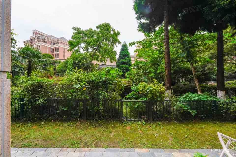 购物方便,碧云花园(一期)二手房,3380万,3室3厅,3卫,260平米-上海安居