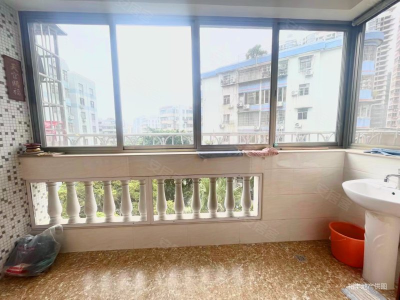 金燕花苑三期燕景楼少有出售南向电梯三房省级