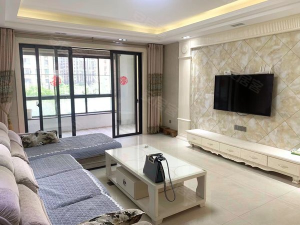 福州长乐吴航皇庭名郡海峡小学旁皇庭明郡 欧式装修 带大衣帽间 设备