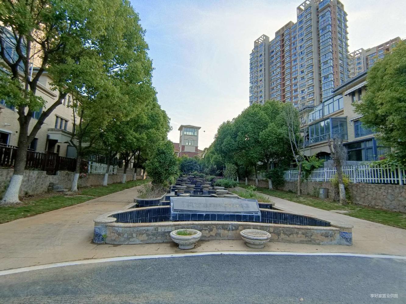 南北花园,万裕龙庭水岸(别墅)二手房,850万,5室3厅,3卫,225平米-南京