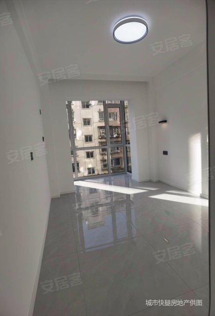 新出炉恒达花园电梯小高层3楼三室两厅两卫