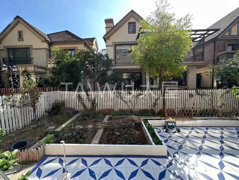 保利叶语(一期别墅)5室3厅4卫248.52㎡南北1700万