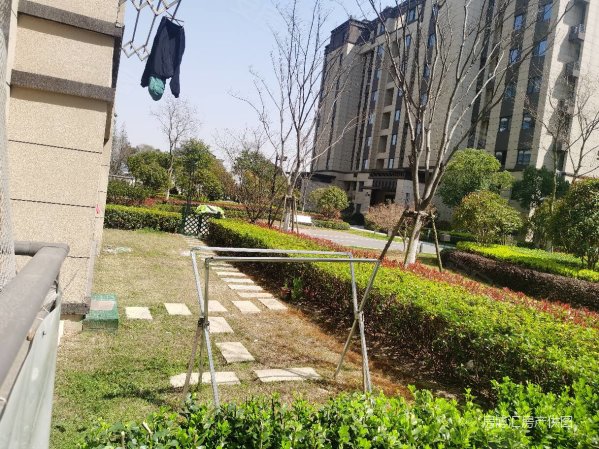 云景台大三房带院子车位一个精装修采光全天