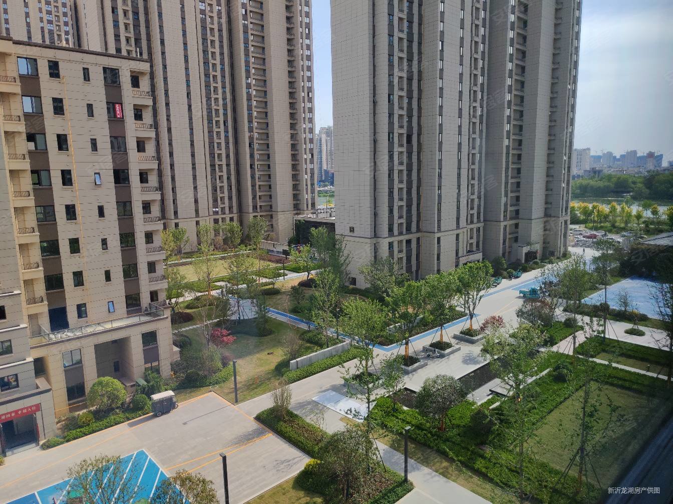 河滨尚品雅居147平四室两卫毛坯任意装中间楼层 双卫带双阳台