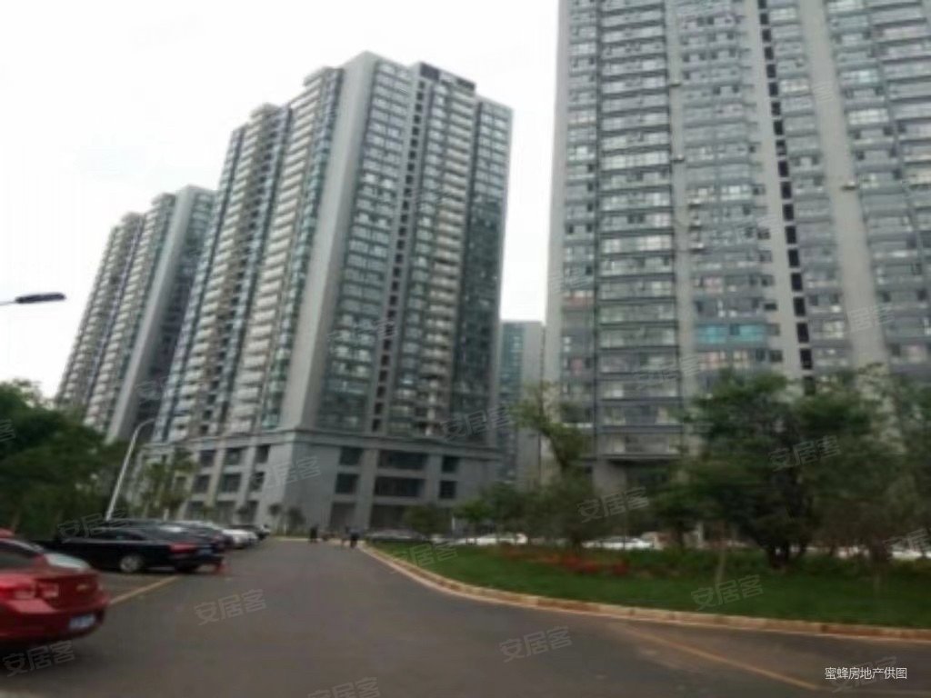 南向端头 带产权车位 没住过人 两房 好楼层 看房方便,誉峰峰景二手房