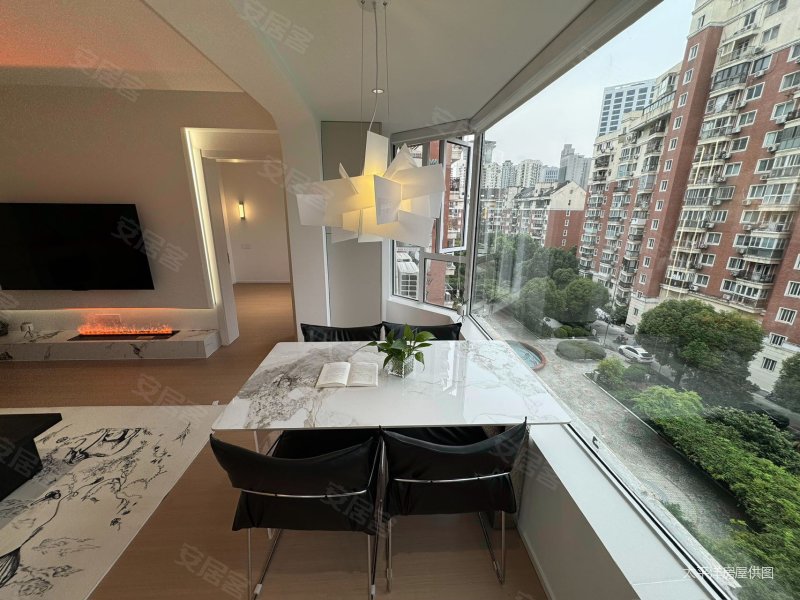 苏州河畔 电梯小高层 税费各付 业主出国急售 有产权车位