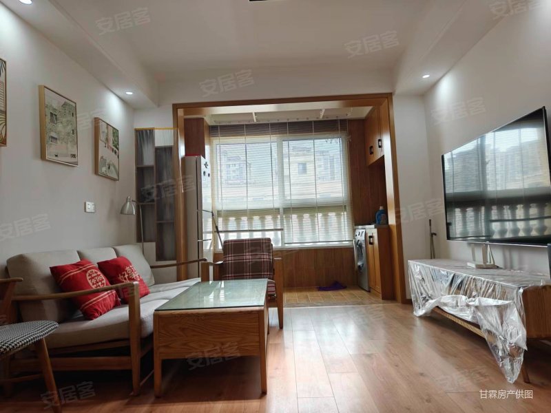 中交荣域三室两厅一卫精装房简约风