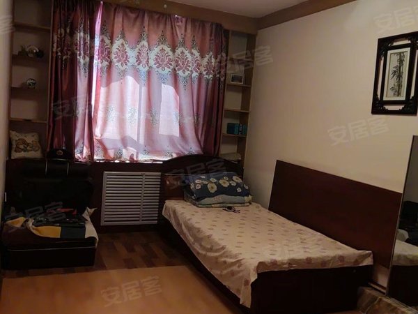 昌吉昌吉市亚中商城长宁小区亚中附近出行方便，房子在5楼出租房源真实图片