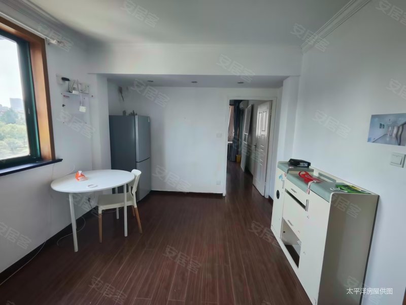 小区中心位置,看房方便,房东诚意出售,价格可谈,,杨桥二街坊二手房