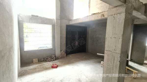 上洪山小区B区14室9厅9卫730㎡南北138万