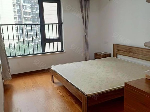 澜月府,精装修靓房,小区绿化面积大,有游泳池出租房源真实图片