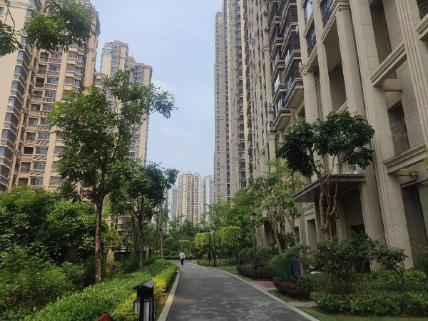 南宁邕宁蒲庙镇中国铁建江湾山语城江景四房出租,配套齐全,视野开阔