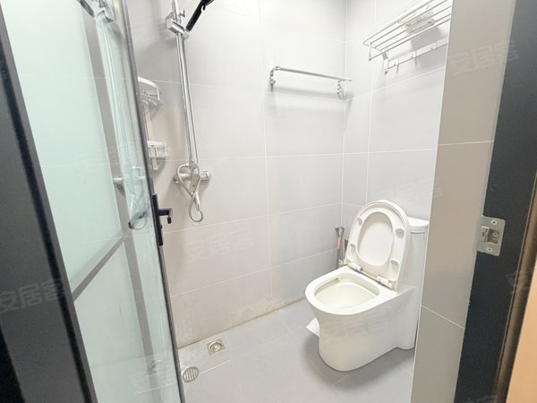 乐山市中高铁站IBOX部落阁世豪伊藤对面跃层两室loft，可养宠物！水电气民用可短月付！出租房源真实图片