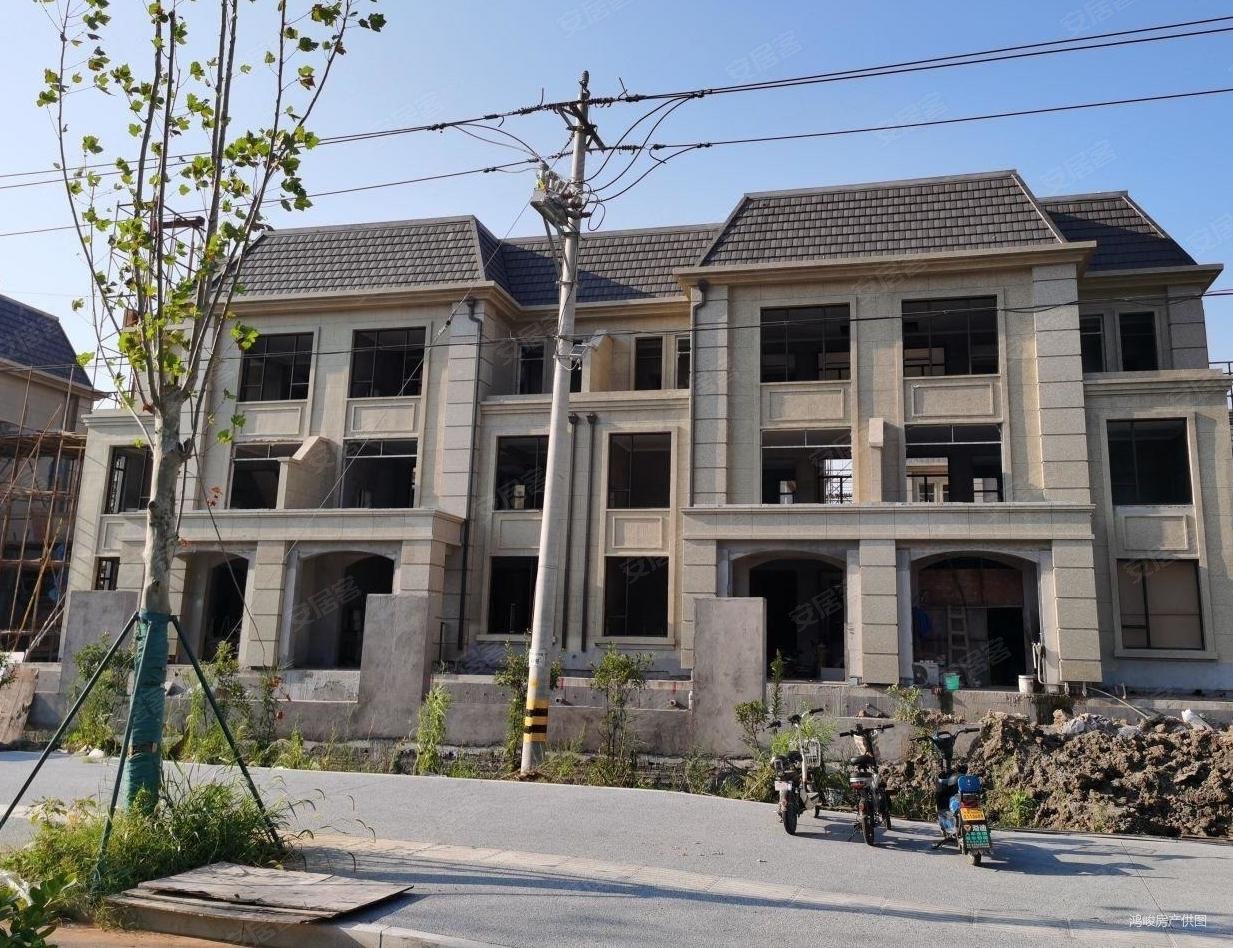 绿地海湾(别墅)4室2厅3卫133㎡南北153.87万