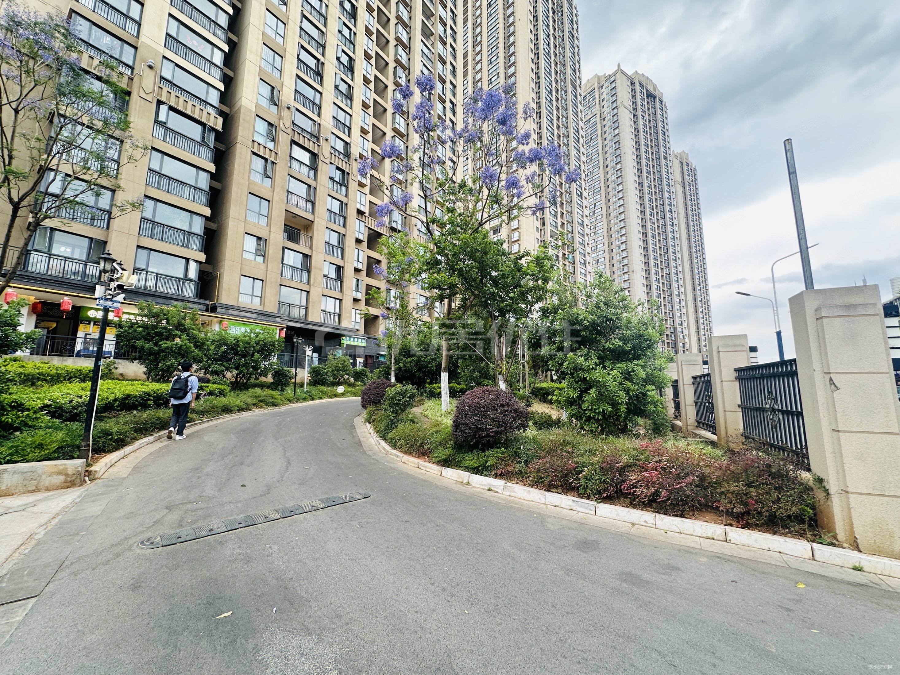 金泰国际二期凯佩3室2厅2卫109㎡东南130万