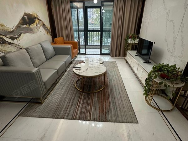 苏州常熟东南开发区名湖豪庭急租名湖豪庭精装大三房 带车位带地暖