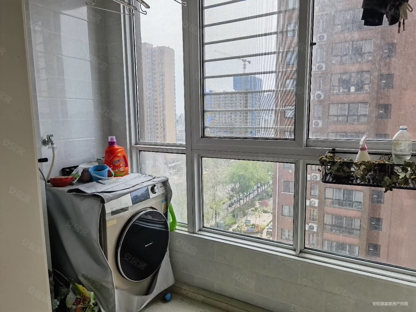 梅东路上御景嘉园电梯精装小三居可贷款