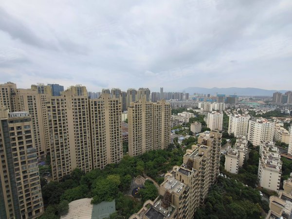 滇池路 盛高大城精装三居室 不靠高架 视野开阔采光好,西山租房-昆明