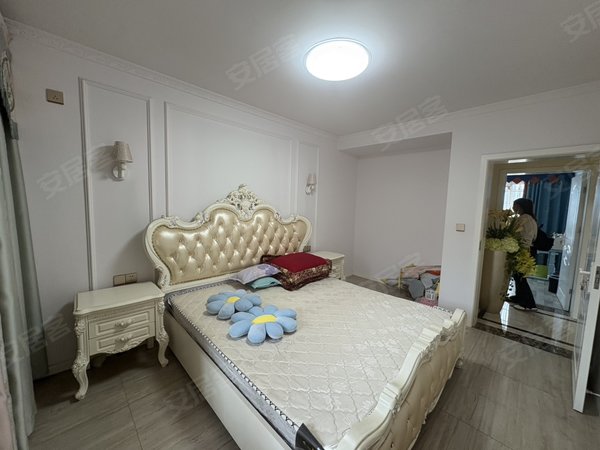 凉山西昌长安中中信国际花城西客站 中信国际花城 套三 精装修 家具家电齐全 拎包入住出租房源真实图片