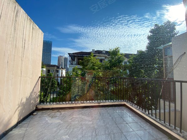 深圳龙岗横岗振业城(南区别墅)六约地铁旁,振业城别墅出租适合办公