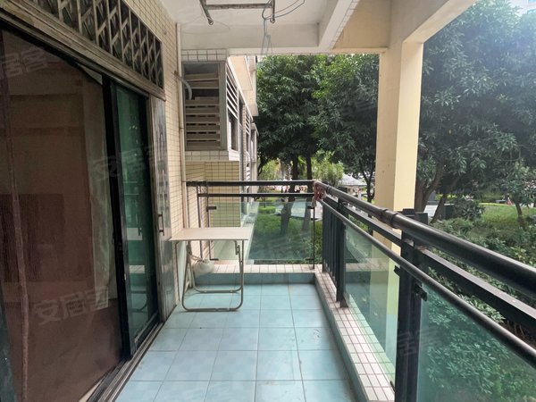 珠海香洲夏湾春泽名园春泽名园 4室2厅2卫  电梯房 精装修130平米出租