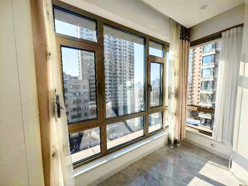 高格蓝湾商品房楼下轻轨地铁口52赫行六中108附近