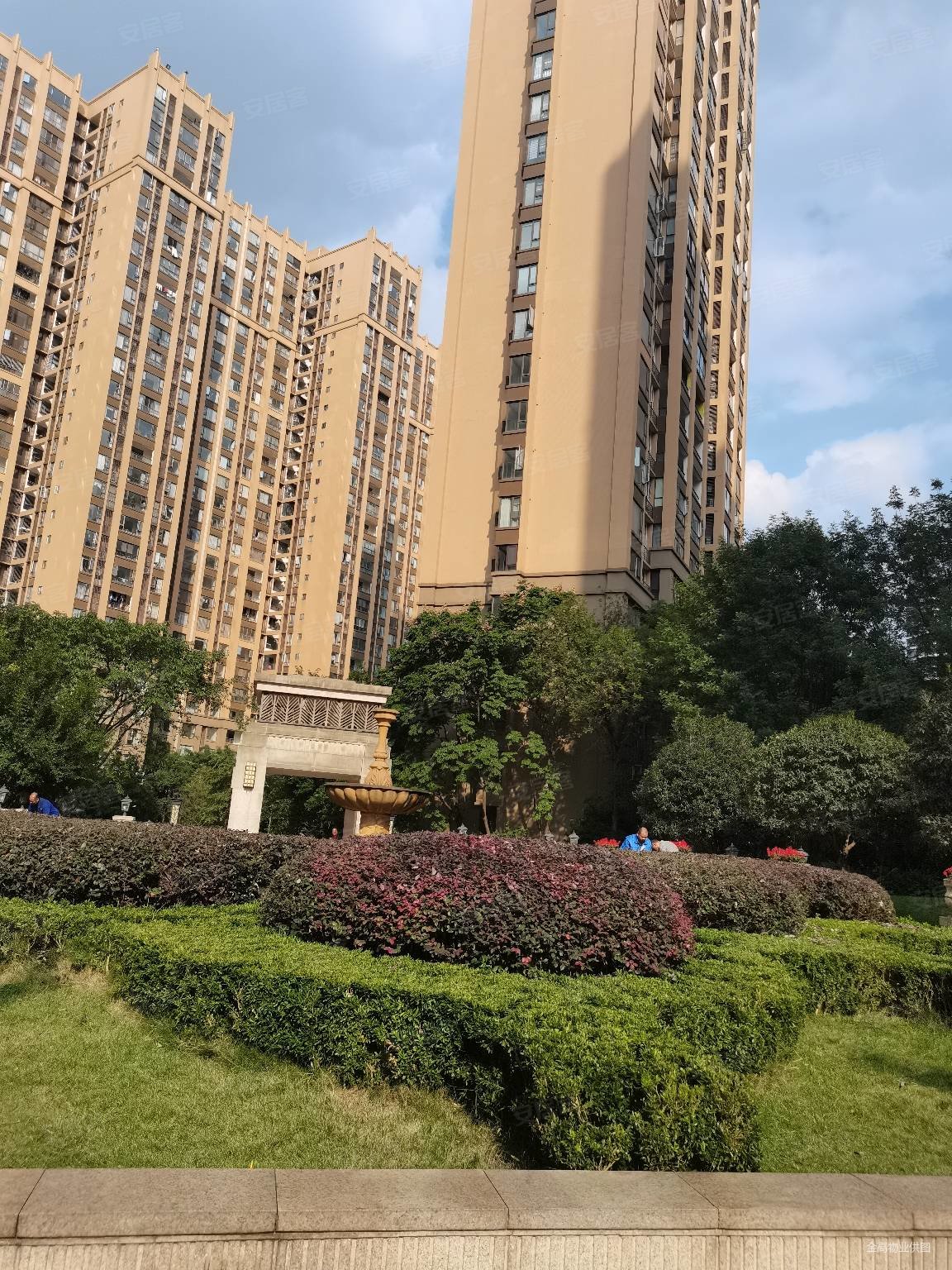 锦蓉佳苑4室2厅2卫135㎡西北320万