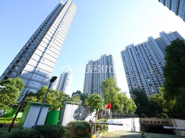 苏州高新区科技城瞰湖花园(五期)绿地五期精装142平4000出租房源真实