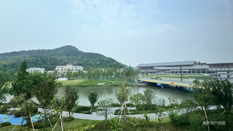 北区合院 位置较好花园较大 南入户 南北大花园 北边临河,宜和东方园