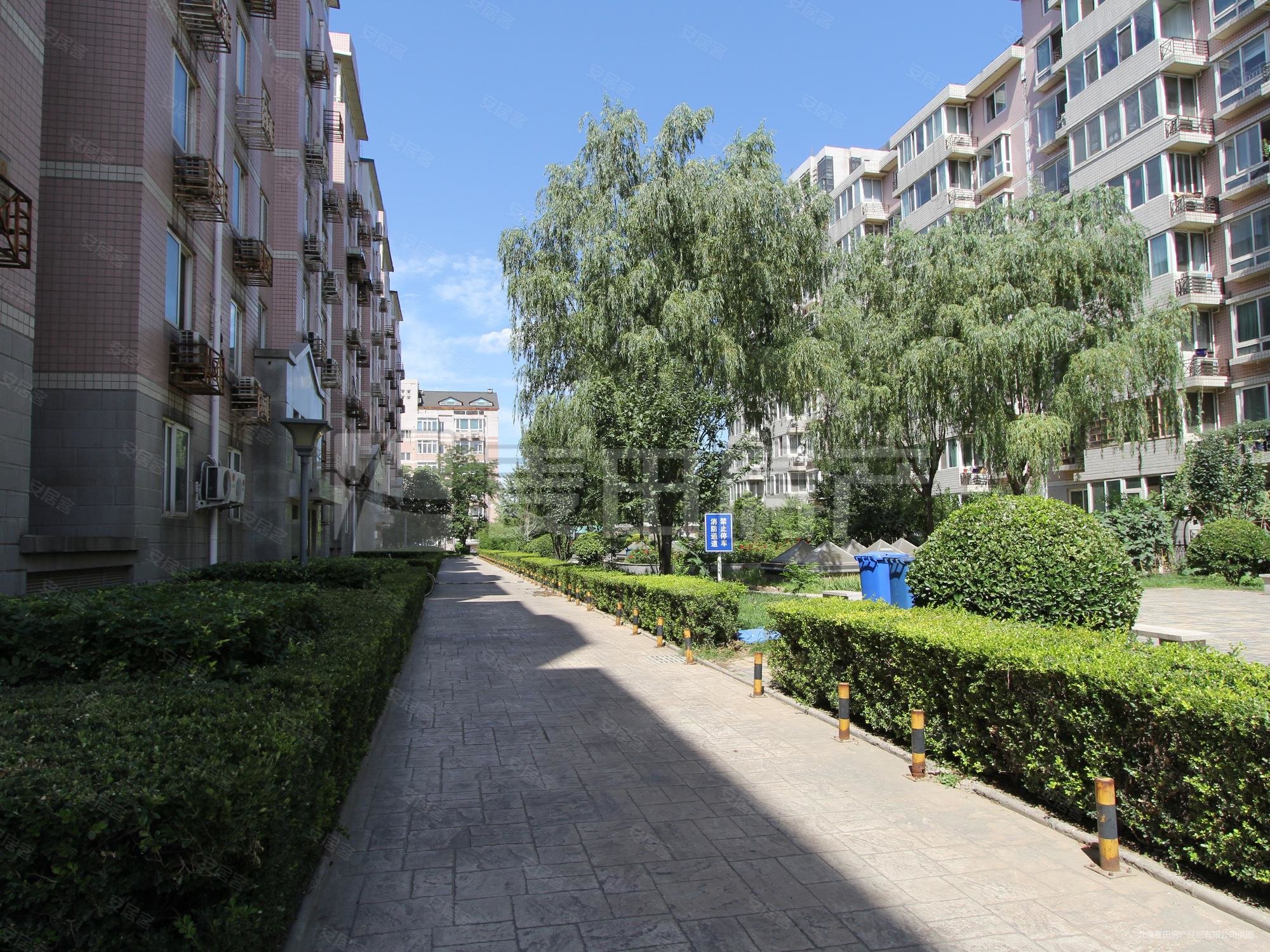 急急急 颐安嘉园一层 豪华装修 户型方正朝向好业主诚售