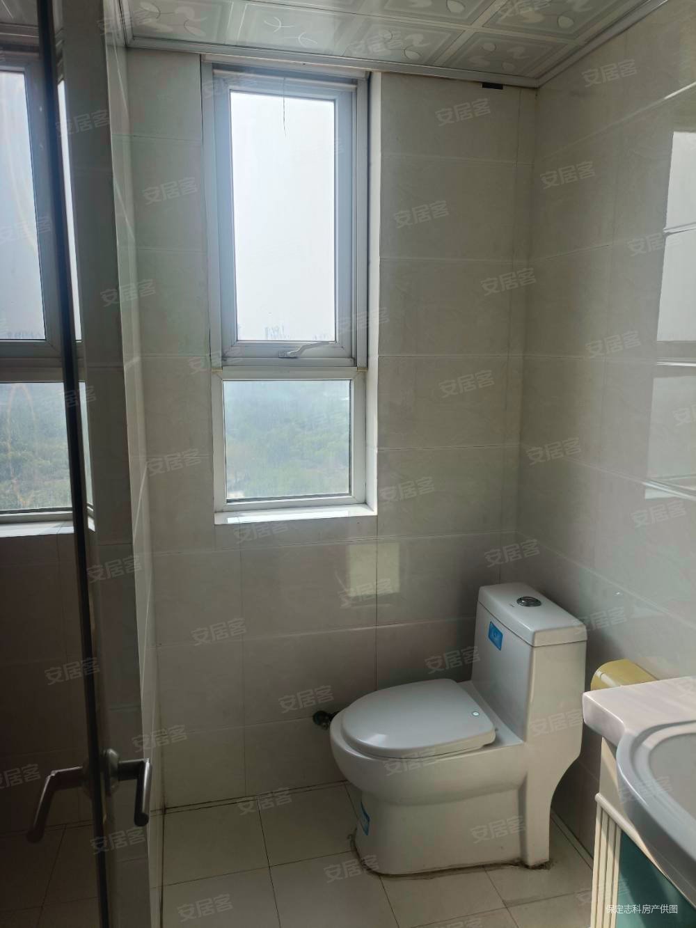 维多利亚夏郡3室2厅2卫134.69㎡南北95万