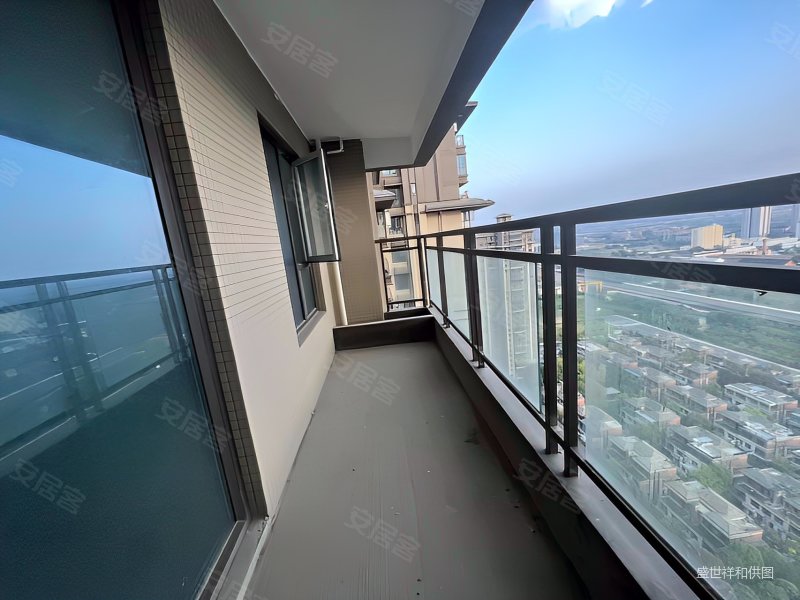 绿地悦蓉公馆次新房华青石室8号线地铁