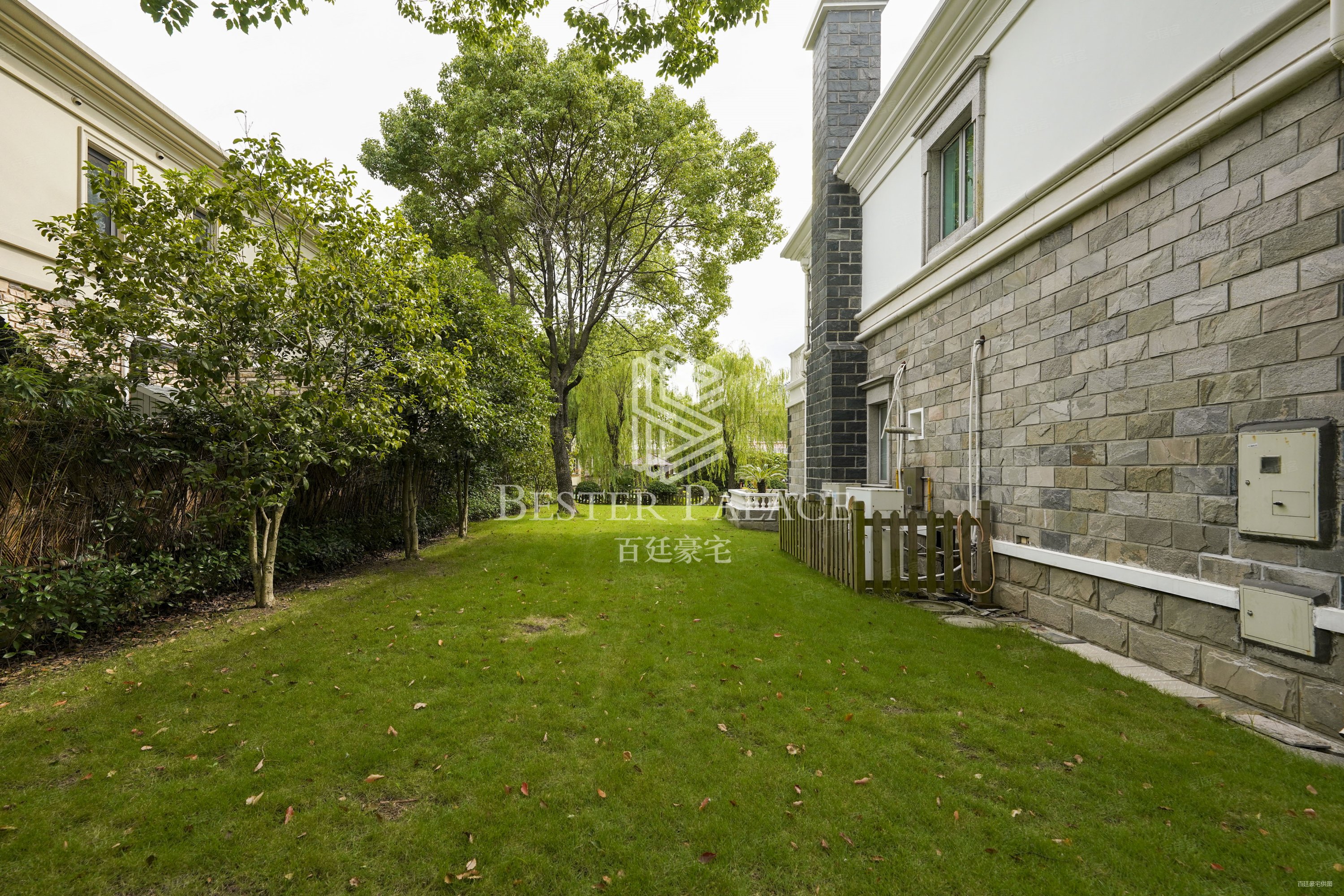 东郊板块亲自挂牌限高别墅群大花园临庄园式独栋