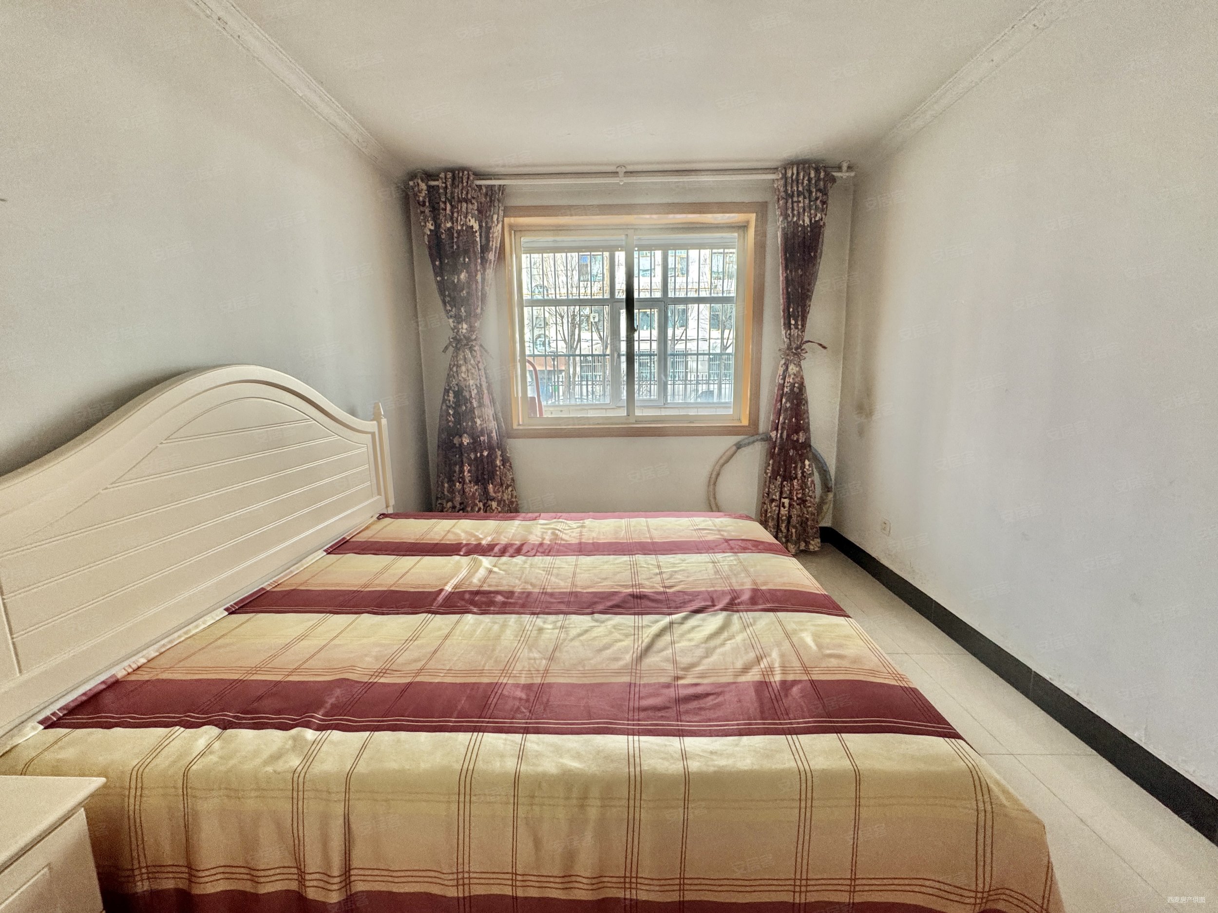 海晏路36号院3室2厅2卫148㎡南北150万