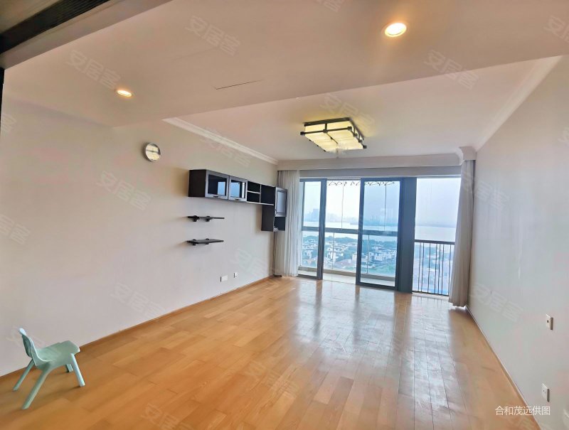 馨湖园13年房龄全湖景房急售看房方便楼幢小区中间位置