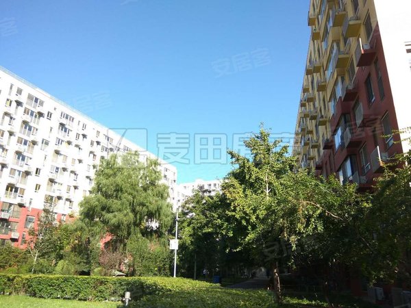 北京海淀定慧寺北京印象四环内地铁6号线 出门家乐福 小区人车分流