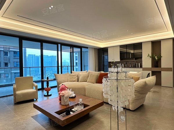 成都高新区中和悦蓉东方新川 大平层套四三卫法系奶油风 适合居家 配