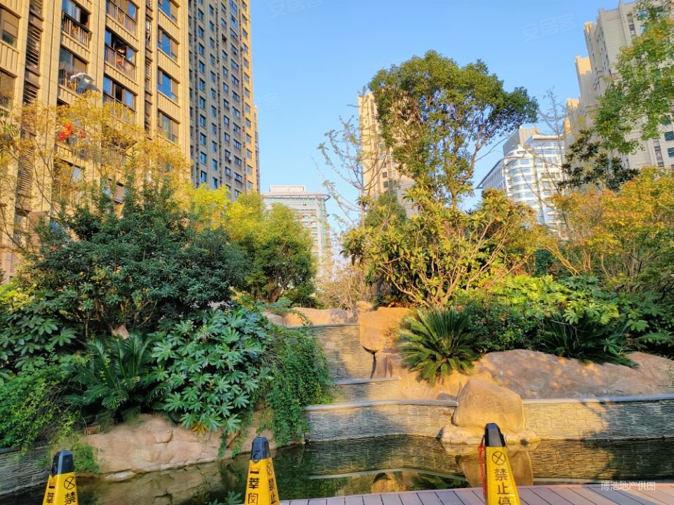 近地铁11站电梯大3房2卫价格好谈南北通透满5 少岁精装,大名城名郡