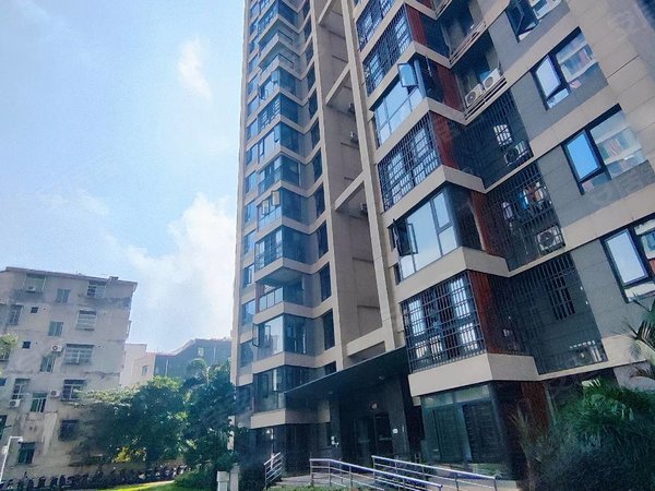 海口琼山凤翔西天街华府二期高登西街天街华府,高档小区,轻奢精装4房