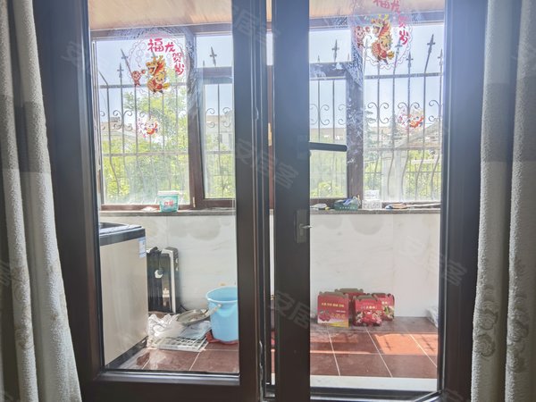 【多图】亚麦花园,浮山前租房,新上一楼带近200平大院 方正套四 家具