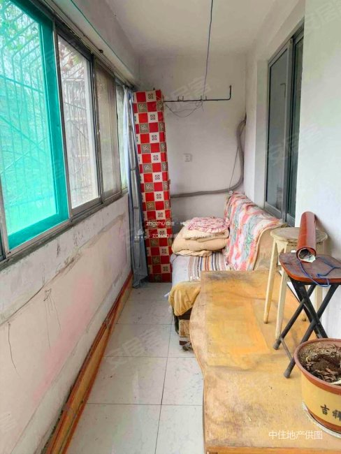 梁府小区 大三室 双气 地下室 急售