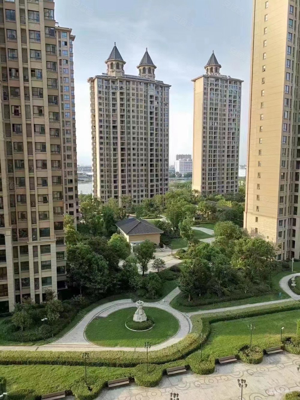 立新苏杭之星3室2厅2卫137.2㎡南北228万