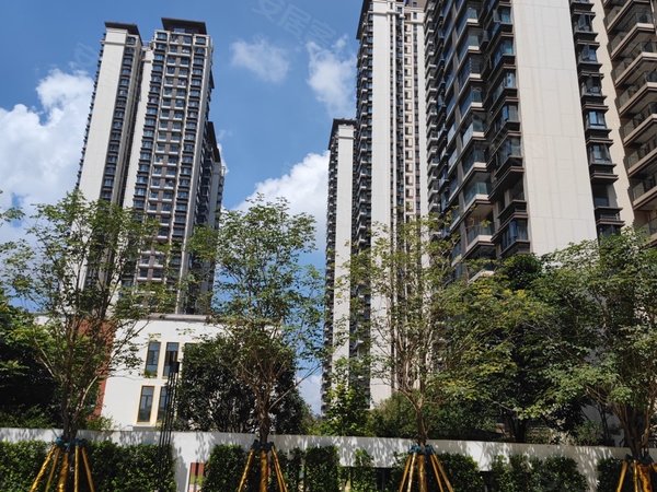 南宁良庆良庆镇五象澜庭府锦苑地铁口 精装两房 全新家具 看房方便