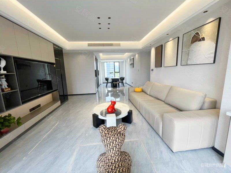 新妇幼对面,利通长兴城,电梯中层四房两厅两卫,看房方便