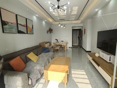 益阳资阳资阳城区金水阳光 带阳台 带衣帽间 1400月包物业 三开间朝南出租房源真实图片