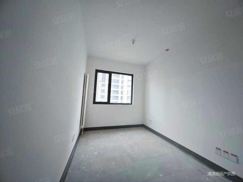 有车位,融创观澜壹号(三期惠园)二手房,110万,4室2厅,2卫,170平米